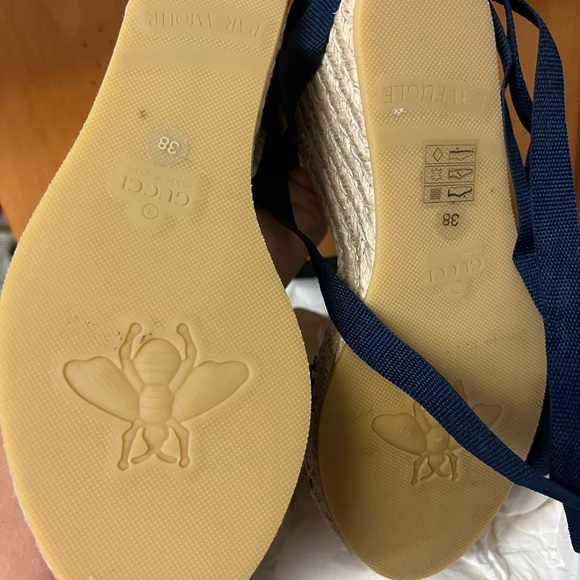 Worn once gucci wedge - Picture 3 of 3